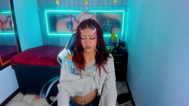 Snapshot of dolly_boob chatting on 12-20-25, 05:03 dolly boob online show from 12-20-25, 05:03