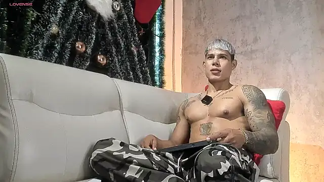 Snapshot of oruz_stud chatting on 01-12-26, 12:43 oruz stud online show from 01-12-26, 12:43