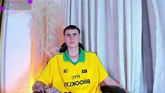 SpaceBoy1 online show from 03-08-26, 05:11