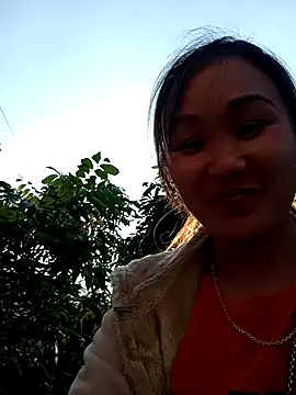 Snapshot of yula-bi chatting on 12-19-25, 08:43 yula-bi online show from 12-19-25, 08:43