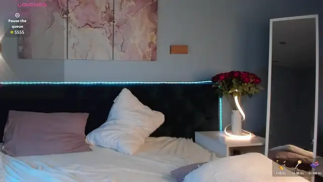 Snapshot of Mary_Hart chatting on 12-19-25, 02:46 Mary Hart online show from 12-19-25, 02:46