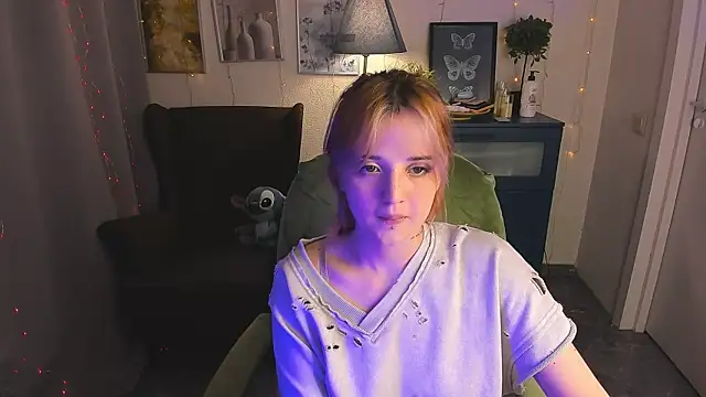 Snapshot of SarahShelby chatting on 06-04-26, 10:05 SarahShelby online show from 06-04-26, 10:05