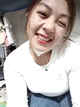 Snapshot of Lucky_cutee chatting on 12-20-25, 04:58 Lucky cutee online show from 12-20-25, 04:58