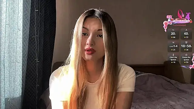 EmllyLighty online show from 02-11-26, 08:41