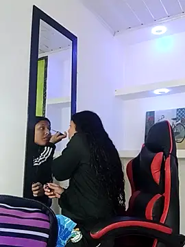 Snapshot of ashley-17 chatting on 02-08-26, 04:27 ashley-17 online show from 02-08-26, 04:27