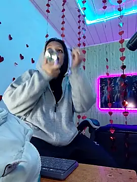 Snapshot of ashley-17 chatting on 02-17-26, 04:42 ashley-17 online show from 02-17-26, 04:42