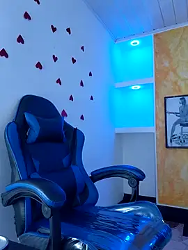 Snapshot of ashley-17 chatting on 02-19-26, 05:14 ashley-17 online show from 02-19-26, 05:14