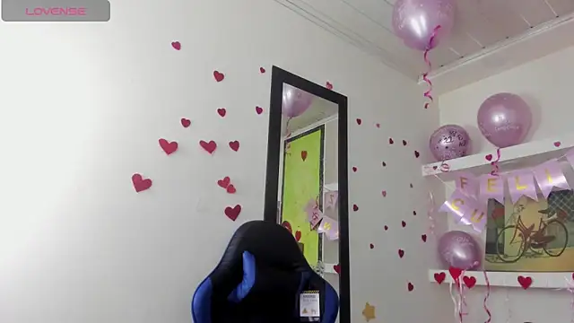 Snapshot of ashley-17 chatting on 02-22-26, 05:19 ashley-17 online show from 02-22-26, 05:19