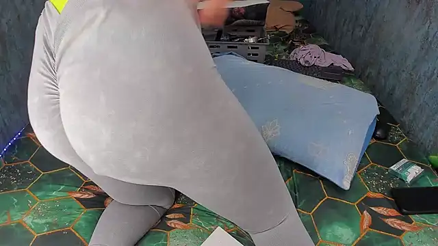 RedAssHottie online show from 03-06-26, 06:10