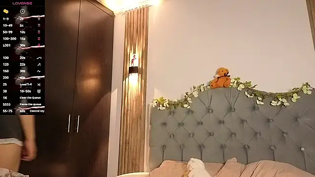 Snapshot of cute_emmma chatting on 05-06-26, 11:15 cute emmma online show from 05-06-26, 11:15