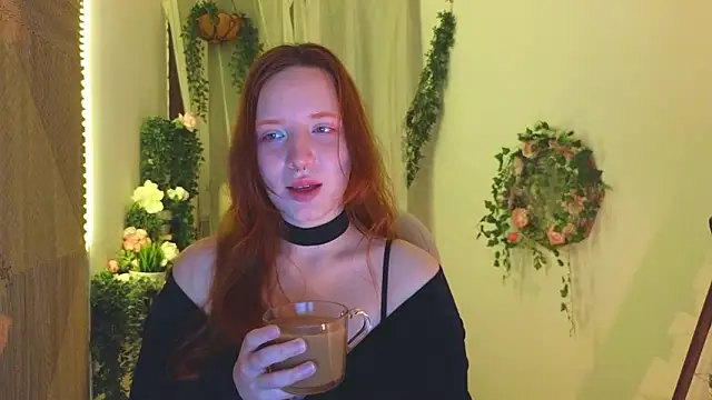 Snapshot of jennifernolan chatting on 02-10-26, 12:53 jennifernolan online show from 02-10-26, 12:53