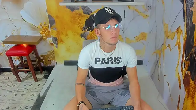 Snapshot of Chuck_LatinBoy chatting on 12-21-25, 05:42 Chuck LatinBoy online show from 12-21-25, 05:42