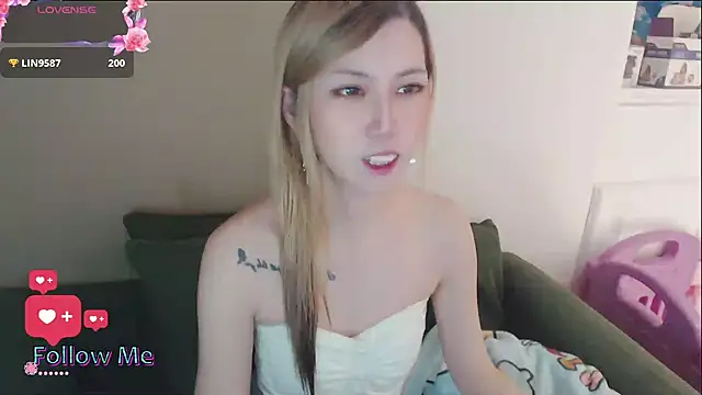 Snapshot of whitecat13 chatting on 05-20-26, 10:32 whitecat13 online show from 05-20-26, 10:32