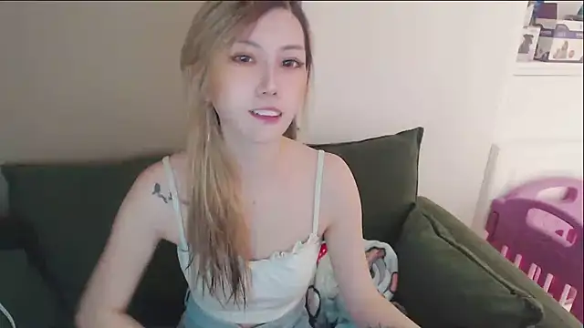 Snapshot of whitecat13 chatting on 05-25-26, 11:27 whitecat13 online show from 05-25-26, 11:27