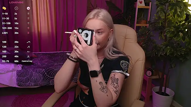 Leslie Caronn online show from 04-23-26, 07:41