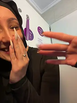 LuxBrunette  online show from 04-25-26, 05:32