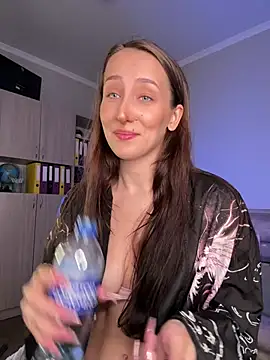 Snapshot of LuxBrunette_ chatting on 06-29-26, 06:19 LuxBrunette online show from 06-29-26, 06:19