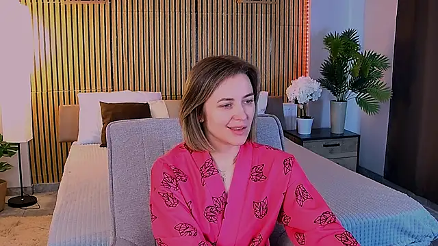 EmeraldGlow online show from 04-23-26, 02:52