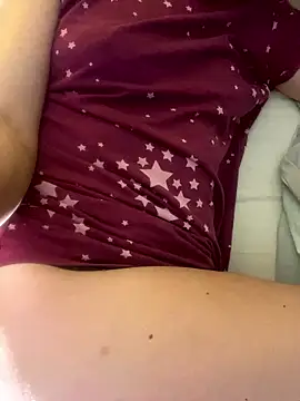 Snapshot of SexyMamiVee chatting on 01-10-26, 06:15 SexyMamiVee online show from 01-10-26, 06:15