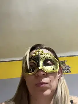 Snapshot of SexyMamiVee chatting on 02-21-26, 05:47 SexyMamiVee online show from 02-21-26, 05:47