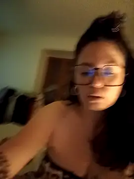 Snapshot of EdgedSleeve chatting on 02-20-26, 05:57 EdgedSleeve online show from 02-20-26, 05:57