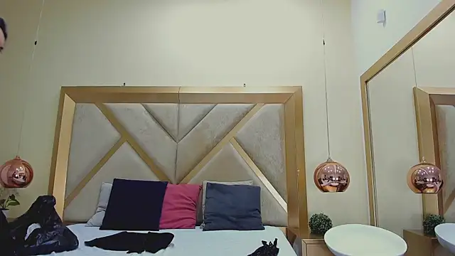 ElenaWatsonn online show from 04-18-26, 08:09