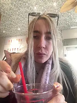 Snapshot of BarbieBlondieGirl chatting on 12-22-25, 03:53 BarbieBlondieGirl online show from 12-22-25, 03:53