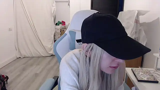 Snapshot of BarbieBlondieGirl chatting on 02-18-26, 06:04 BarbieBlondieGirl online show from 02-18-26, 06:04