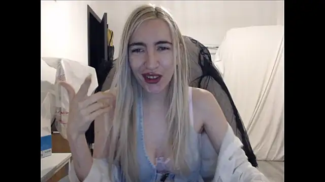 Snapshot of BarbieBlondieGirl chatting on 03-07-26, 07:44 BarbieBlondieGirl online show from 03-07-26, 07:44