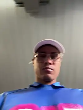 Latin Paisa Boy online show from 04-22-26, 06:42