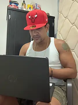 Snapshot of bigdick211292 chatting on 07-10-26, 02:05 bigdick211292 online show from 07-10-26, 02:05