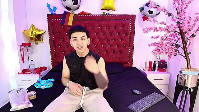 Jaden and sofia online show from 07-18-26, 03:11