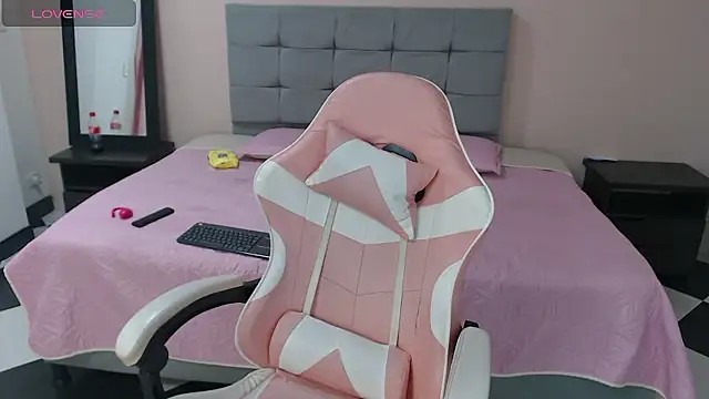 Abby Hiiltoon online show from 01-14-26, 04:29