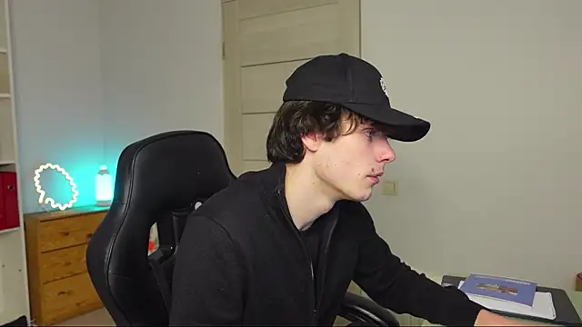 Snapshot of Daniel_Shawnn chatting on 02-22-26, 06:06 Daniel Shawnn online show from 02-22-26, 06:06