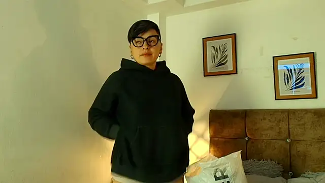 kat paradise online show from 04-15-26, 12:12