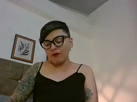 kat paradise online show from 04-25-26, 02:14