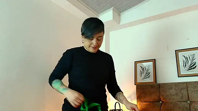 kat paradise online show from 07-12-26, 11:45