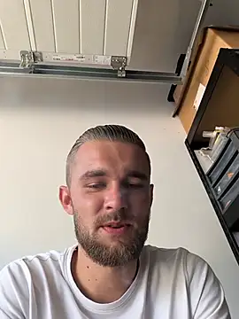 Snapshot of Benjamiinlt chatting on 08-01-26, 03:44 Benjamiinlt online show from 08-01-26, 03:44