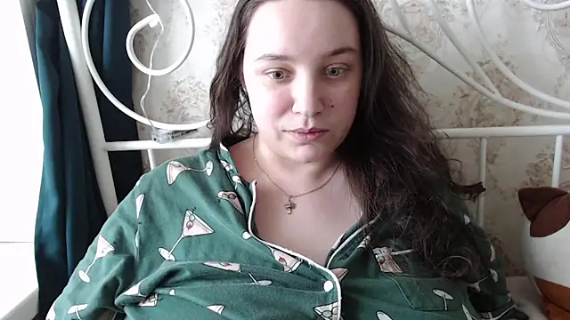 AmazingAllice online show from 02-07-26, 01:15