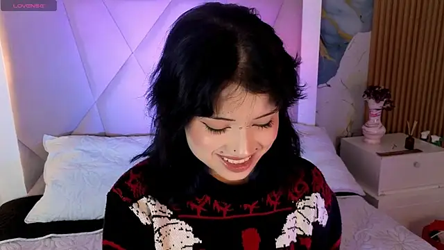 Snapshot of Sienna_Desiree chatting on 05-23-26, 04:07 Sienna Desiree online show from 05-23-26, 04:07