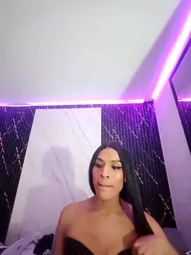 Isis Hot   online show from 03-02-26, 07:59