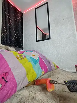 Isis Hot   online show from 03-28-26, 12:38