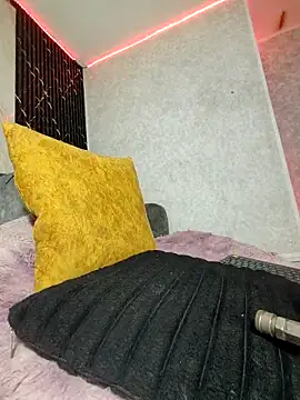 Isis Hot   online show from 04-24-26, 11:23