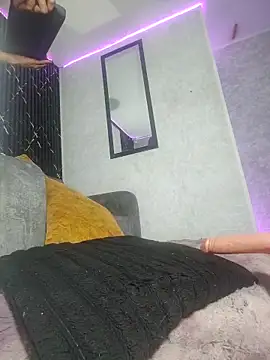 Isis Hot   online show from 04-25-26, 11:02