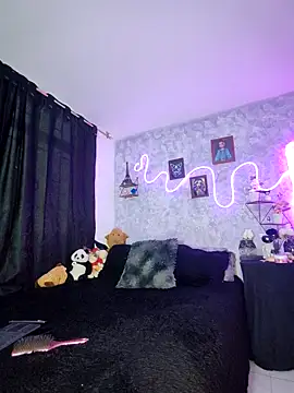 Isis Hot   online show from 04-28-26, 11:26