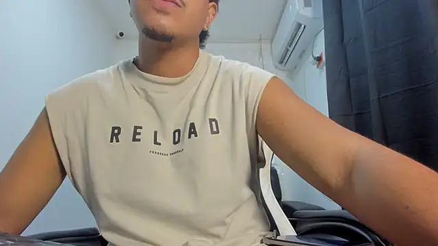 Snapshot of Darkalphax1 chatting on 01-08-26, 02:41 Darkalphax1 online show from 01-08-26, 02:41