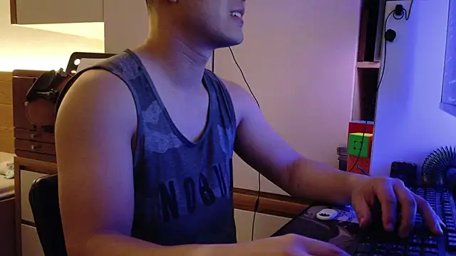 OnlyHand9x online show from 07-12-26, 03:58