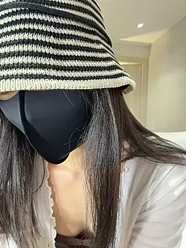 ZJbaby online show from 05-18-26, 02:23