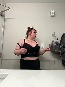 Snapshot of KittyCreamKisses chatting on 02-01-26, 03:05 KittyCreamKisses online show from 02-01-26, 03:05