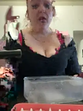 Snapshot of KittyCreamKisses chatting on 02-01-26, 09:24 KittyCreamKisses online show from 02-01-26, 09:24